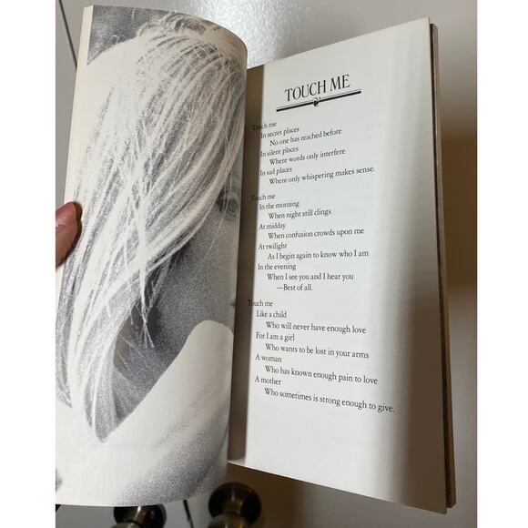 Touch Me: The Poems of Suzanne Somers RARE 1980 Autographed Paperback - Picture 7 of 10